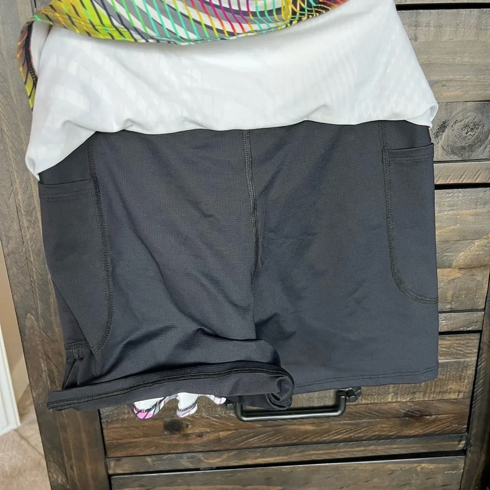 Women’s Multicolor Patterned Skort - Picture 3 of 6